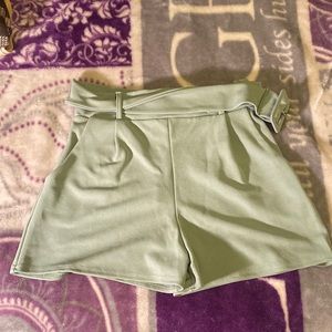 Here we have a pair of what I like to call daisy dukes:) nice for spring time!
